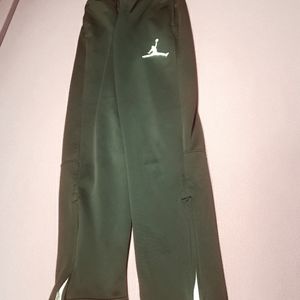 Jumpman Boys size Lrg Black thermafit sweatpants.